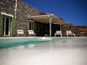 Cosy villa with infinity pool and amazing view